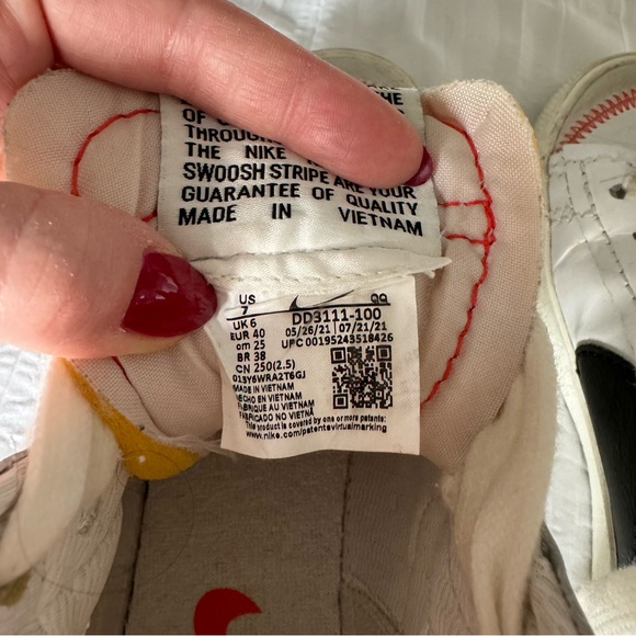 Men’s Nike Blazers (Size: 7 - fits a women’s size 8.5) - Picture 2 of 6